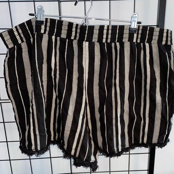 Lane Bryant plus sized striped black shorts EUC - Picture 5 of 6